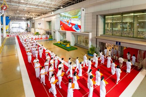 ภาพ No.150144:พิธีทอดผ้าป่าสมทบกฐินวัดพระธรรมกาย และสมทบกฐิน 30,000 วัดทั่วไทย ครั้งที่ 1 เนื่องในวันธรรมชัย 27 สิงหาคม พ.ศ.2567 ณ สภาธรรมกายสากล วัดพระธรรมกาย