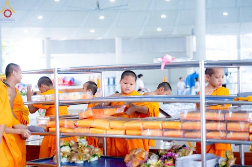 ภาพ No.182388:พิธีถวายภัตตาหารเมนูสวรรค์ "เพื่อการบรรลุธรรม" วันเสาร์ที่ 14 ธันวาคม พ.ศ. 2567 ณ หอฉันคุณยายอาจารย์ฯ วัดพระธรรมกาย