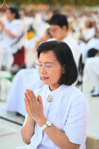 ภาพ No.192692:พิธีจุดประทีปถวายเป็นพุทธบูชา และบูชาธรรมมหาปูชนียาจารย์ ณ อนุสรณ์สถานคลองบางนางแท่น อ.สามพราน จ.นครปฐม ในโครงการธรรมยาตรา กตัญญูบูชา มหาปูชนียาจารย์ พระมงคลเทพมุนี(สด จนฺทสโร) พระผู้ปราบมาร อนุสรณ์สถาน 7 แห่ง ปีที่ 13 วันที่ 10 มกราคม พ.ศ. 2568