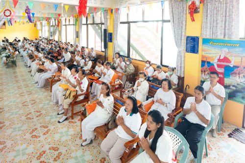 ภาพ No.192179:พิธีทอดผ้าป่าทำนุบำรุงศาสนสถาน ณ วัดนราภิรมย์ ตำบลนราภิรมย์ อำเภอบางเลน จังหวัดนครปฐม ในโครงการธรรมยาตรา กตัญญูบูชา มหาปูชนียาจารย์ พระมงคลเทพมุนี(สด จนฺทสโร) พระผู้ปราบมาร อนุสรณ์สถาน 7 แห่ง ปีที่ 13 วันที่ 9 มกราคม พ.ศ. 2568