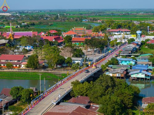 ภาพ No.193306:พิธีต้อนรับพระธรรมยาตรา ณ อนุสรณ์สถาน สถานที่เกิดในเพศสมณะ วัดสองพี่น้อง อำเภอสองพี่น้อง จังหวัดสุพรรณบุรี ในโครงการธรรมยาตรา กตัญญูบูชา มหาปูชนียาจารย์ พระมงคลเทพมุนี(สด จนฺทสโร) พระผู้ปราบมาร อนุสรณ์สถาน 7 แห่ง ปีที่ 13 วันที่ 11 มกราคม พ.ศ. 2568