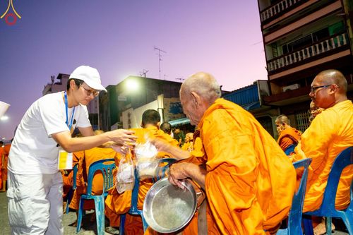 ภาพ No.151679:V.55 ทีมใหญ่ที่หาดใหญ่ เจ้าหน้าที่ทุกสถานะ หลายสัญชาติ ร่วมกันจัดงานตักบาตรที่หาดใหญ่ วันที่ 10-11 สิงหาคม พ.ศ. 2567