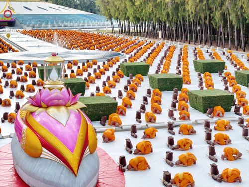 ภาพ No.186973:พระธรรมยาตราปฏิบัติธรรม และถ่ายภาพหมู่ประวัติศาสตร์ ปีที่ 13 ณ ลานทิศตะวันออก มหาวิหารพระมงคลเทพมุนี วัดพระธรรมกาย จ.ปทุมธานี วันเสาร์ที่ 28 ธันวาคม พ.ศ. 2567