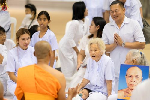 ภาพ No.101710:พิธีขอบรรพชา, พิธีขอสรณคมน์และศีล, พิธีถวายบาตร ในโครงการอุปสมบทหมู่ รุ่นบูชาธรรมมหาปูชนียาจารย์ ณ วัดพระธรรมกาย วันที่ 9 ธันวาคม พ.ศ. 2566