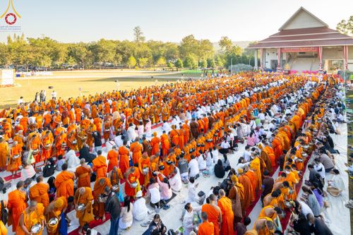 พิธีตักบาตรพระ 1,000 รูป ครั้งที่ 7 ถวายเป็นพุทธบูชา เพื่อช่วยเหลือคณะสงฆ์ 323 วัด 4 จังหวัดชายแดนภาคใต้ และถวายแด่คณะสงฆ์จังหวัดพิษณุโลก ณ ลานธรรมธุดงคสถานพิษณุโลก อ.วังทอง จ.พิษณุโลก วันที่ 24 ธันวาคม พ.ศ. 2566