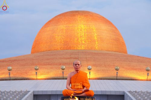 ภาพ No.160470:พิธีปลูกต้นทรัพย์บานชื่น ณ ลานธรรม พระมหาธรรมกายเจดีย์ วัดพระธรรมกาย จ.ปทุมธานี วันพฤหัสบดีที่ 10 ตุลาคม พ.ศ. 2567