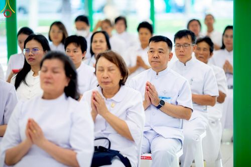 ภาพ No.214819:พิธีต้อนรับสัญญาบัตร พัดยศ พระราชวิเทศวชิรเวที (บัณฑิต วรปญฺโญ) เจ้าอาวาสวัดพระธรรมกายสกอตแลนด์ สหราชอาณาจักร ผู้ช่วยเจ้าอาวาสวัดพระธรรมกาย ณ อุโบสถพระไตรปิฏก วัดพระธรรมกาย