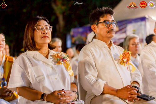 ภาพ No.224526:วันจันทร์ที่ 12 พฤษภาคม พ.ศ. 2568  ชาวพุทธในอินโดนีเซีย ร่วมฉลองวิสาขบูชาจุดประทีปกว่า 200,000 ดวง ณ พระมหาเจดีย์บรมพุทโธ  เจริญพุทธมนต์ถวาย “พระวชิรเกล้าเจ้าอยู่หัว”