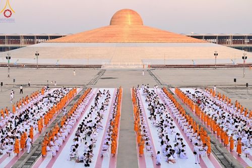 ภาพ No.180044:พิธีปลงผมนาคธรรมทายาท ในโครงการอุปสมบทหมู่ บูชาธรรมมหาปูชนียาจารย์ (ศูนย์อบรมวัดพระธรรมกาย) วันที่ 1 ธันวาคม พ.ศ. 2567 ณ ลานธรรมหารัตนวิหารคด วัดพระธรรมกาย จ.ปทุมธานี