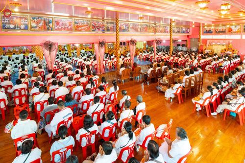 ภาพ No.203563:พิธีทอดผ้าป่าทำนุบำรุงศาสนสถาน ณ วัดตะเคียน ตำบลบางคูเวียง อำเภอบางกรวย จังหวัดนนทบุรี ในโครงการธรรมยาตรา กตัญญูบูชา มหาปูชนียาจารย์ พระมงคลเทพมุนี(สด จนฺทสโร) พระผู้ปราบมาร อนุสรณ์สถาน 7 แห่ง ปีที่ 13 วันที่ 29 มกราคม พ.ศ. 2568