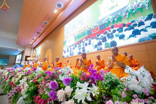 ภาพ No.222816:วันอาทิตย์ต้นเดือนที่ 4 พฤษภาคม พ.ศ. 2568 พิธีบูชาข้าวพระ ณ สภาธรรมกายสากล วัดพระธรรมกาย