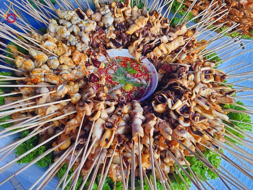 ภาพ No.201481:พิธีถวายภัตตาหารเป็นสังฆทาน แด่พระธรรมยาตรา ณ อนุสรณ์สถานบางปลา วัดบางปลา อำเภอบางเลน จังหวัดนครปฐม ในโครงการธรรมยาตรา กตัญญูบูชา มหาปูชนียาจารย์ พระมงคลเทพมุนี(สด จนฺทสโร) พระผู้ปราบมาร อนุสรณ์สถาน 7 แห่ง ปีที่ 13 วันที่ 25 มกราคม พ.ศ. 2568