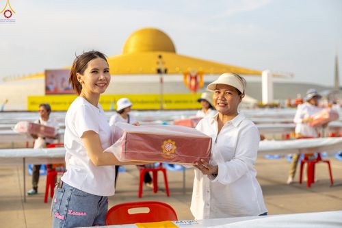 ภาพ No.225104:วันที่ 20 - 27 เมษายน พ.ศ. 2568 "ภาพแห่งความปลื้มที่ไม่มีวันจบ" คณะสงฆ์สามเณร เจ้าหน้าที่ และสาธุชน ร่วมแรงร่วมใจกันเตรียมงานและเก็บงาน เพื่อวันคุ้มครองโลก พิธีถวายมหาสังฆทานคณะสงฆ์ 40,000 กว่าวัดทั่วประเทศ