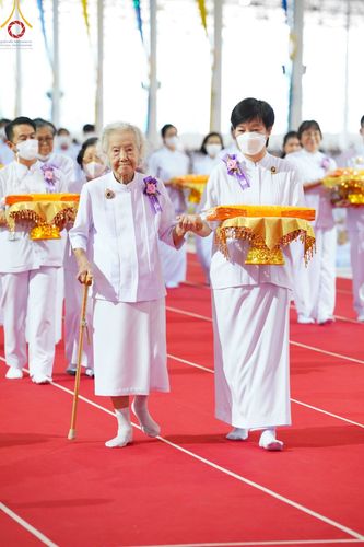 ภาพ No.99837:พิธีทอดผ้าป่า ต้นสมบัติจักรพรรดิ ในวันอาทิตย์ที่ 3 ธันวาคม พ.ศ. 2566 ณ สภาธรรมกายสากล วัดพระธรรมกาย จ.ปทุมธานี