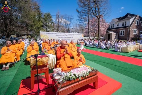 ภาพ No.62426:คณะศิษยานุศิษย์รวมใจสถาปนาและสมโภช ธรรมจักร เพื่ออัญเชิญประดิษฐาน ณ ยอดอุโบสถ 80 ปี หลวงพ่อธัมมชโย วัดพระธรรมกายนิวเจอร์ซี ประเทศสหรัฐอเมริกา  วันอาทิตย์ที่ 7 เมษายน พ.ศ. 2567