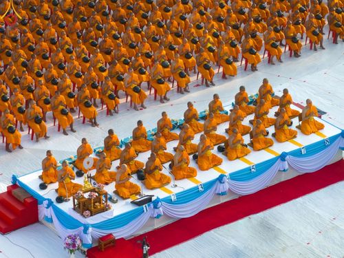 ภาพ No.112749:พิธีตักบาตรพระธรรมยาตราฯ ณ วัดสองพี่น้อง จ.สุพรรณบุรี วันที่ 15 มกราคม พ.ศ. 2567