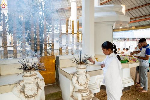 ภาพ No.230004:วันที่ 4 และ 12 พฤษภาคม พ.ศ. 2568 พิธีจุดวิสาขประทีป ถวายเป็นพุทธบูชา ณ วัดสุภัทรารามา มหาวิหาร เมืองบาดุลลา ประเทศศรีลังกา