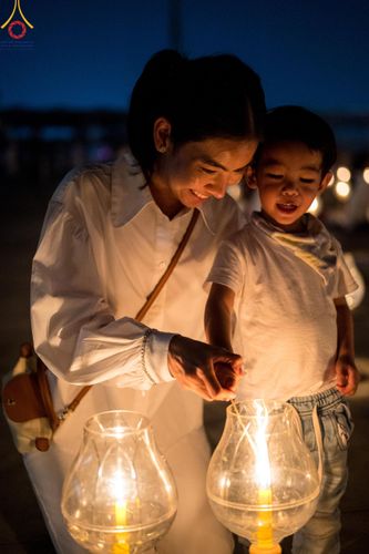 ภาพ No.122268:พิธีจุดประทีปถวายเป็นพุทธบูชา และบูชาธรรมมหาปูชนียาจารย์ พระมงคลเทพมุนี(สด จนฺทสโร) ในโครงการธรรมยาตรา กตัญญูบูชา มหาปูชนียาจารย์ พระมงคลเทพมุนี(สด จนฺทสโร) พระผู้ปราบมาร อนุสรณ์สถาน 7 แห่ง ปีที่ 12 วันที่ 31 มกราคม พ.ศ. 2567 ณ วัดพระธรรมกาย จ.ปทุมธานี (