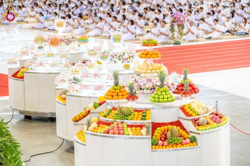 ภาพ No.277188:วันอาทิตย์ที่ 7 ธันวาคม พ.ศ. 2568 พิธีบูชาข้าวพระ ณ สภาธรรมกายสากล วัดพระธรรมกาย