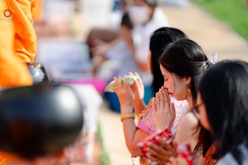 ภาพ No.138574:พิธีตักบาตร วัดราชบูรณะ จ.พระนครศรีอยุธยา วันที่ 25 พฤษภาคม พ.ศ.2567