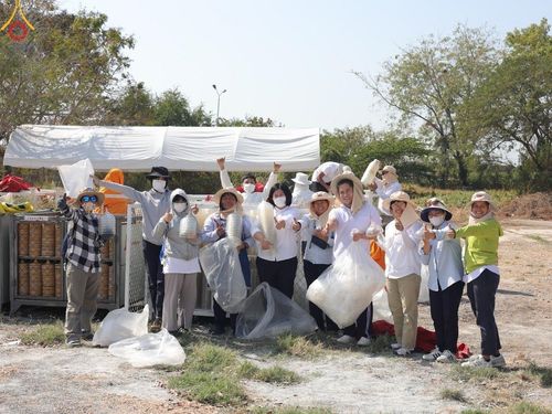 ภาพ No.204067:V.52 สารพัดV สารพัดดี ที่วัดสองพี่น้อง ในโครงการธรรมยาตรา กตัญญูบูชา มหาปูชนียาจารย์ พระมงคลเทพมุนี(สด จนฺทสโร) พระผู้ปราบมาร อนุสรณ์สถาน 7 แห่ง ปีที่ 13 ระหว่างวันที่ 2-31 มกราคม พ.ศ. 2568