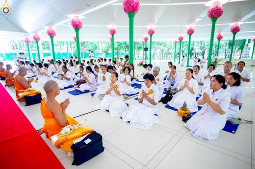 ภาพ No.227748:วันเสาร์ที่ 31 พฤษภาคม พ.ศ.2568 พิธีถวายผ้าไตรแด่สามเณรผู้เข้ารับการอุปสมบท , พิธีอุปสมบทสามเณรเตรียม DCI วัดพระธรรมกาย จ.ปทุมธานี