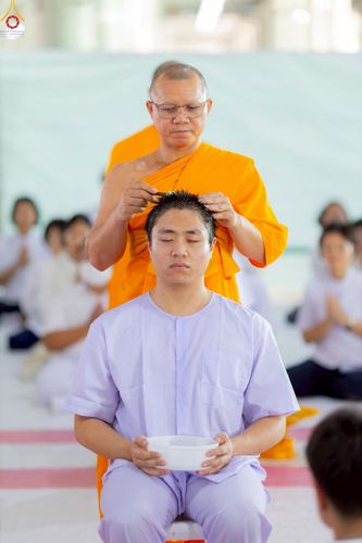 ภาพ No.228565:วันเสาร์ที่ 7 มิถุนายน พ.ศ. 2568 พิธีปลงผมโครงการอุปสมบทหมู่ธรรมทายาท ระดับอุดมศึกษา รุ่นที่ 52 ภาคฤดูฝน ณ วิหารคด 9 วัดพระธรรมกาย