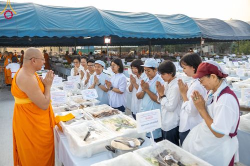 ภาพ No.109934:ถวายภัตตาหารเป็นสังฆทาน แด่คณะพระธรรมยาตราฯ ปีที่ 12 วันที่ 11 มกราคม พ.ศ. 2567 ณ อนุสรณ์สถานคลองบางนางแท่น  อ.สามพราน จ.นครปฐม