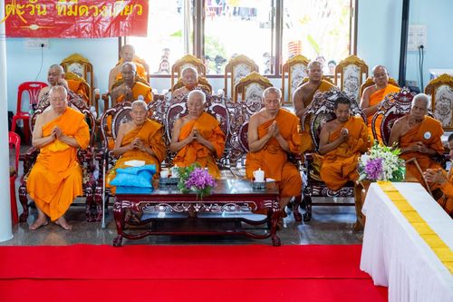 ภาพ No.131863:พิธีถวายสังฆทาน 323 วัด 4 จังหวัดชายแดนภาคใต้ ปีที่ 20 ครั้งที่ 167 และ พิธีมอบกองทุนหนุนแรงใจช่วยครูใต้ ปีที่ 17 ครั้งที่ 132 วันเสาร์ที่ 23 มีนาคม พ.ศ. 2567 ณ วัดมุจลินทวาปีวิหารพระอารามหลวง อ.หนองจิก จ.ปัตตานี