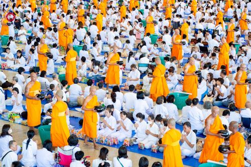 ภาพ No.223389:วันวิสาขบูชา วันอาทิตย์ที่ 11 พฤษภาคม พ.ศ. 2568 พิธีตักบาตร และปฎิบัติธรรม ณ สภาธรรมกายสากล วัดพระธรรมกาย