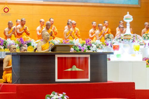 ภาพ No.232067:วันอาทิตย์ที่ 6 กรกฏาคม พ.ศ. 2568 พิธีตักบาตร ข้าวสารอาหารแห้ง  พิธีบูชาข้าวพระ สัมมนาพิเศษราชเหล็ก ณ สภาธรรมกายสากล วัดพระธรรมกาย