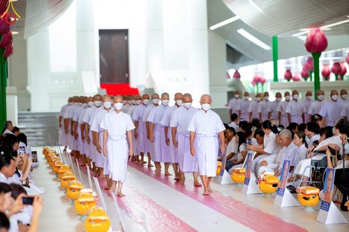 ภาพ No.141381:พิธีบรรพชาอุปสมบท โครงการอุปสมบทหมู่รุ่นผู้บริหาร รุ่นที่ 14 โครงการอุปสมบทหมู่ธรรมทายาท ระดับอุดมศึกษา รุ่นที่ 51 ภาคฤดูฝน ณ โบสถ์พระไตรปิฎก วัดพระธรรมกาย ในวันเสาร์ที่ 15 มิถุนายน พ.ศ. 2567