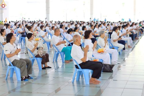 ภาพ No.229726:วันที่ 25 มิถุนายน พ.ศ. 2568 (แรม 15 ค่ำ เดือน 7) พิธีบุพเปตพลี ครั้งที่ 166 ร่วมอุทิศบุญแด่หมู่ญาติที่ล่วงลับไปแล้ว และสืบทอดอายุพระพุทธศาสนา ณ หอฉันคุณยายอาจารย์ฯ วัดพระธรรมกาย