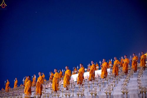 ภาพ No.253682:วันที่ 10 ตุลาคม พ.ศ. 2568 พิธีจุดประทีปบูชาพระผู้ปราบมาร, พิธีจุดประทีปบนพระมหาธรรมกายเจดีย์  20,000 ดวง เนื่องในวันคล้ายวันเกิดครบรอบ 141 ปี พระมงคลเทพมุนี (สด จนฺทสโร)