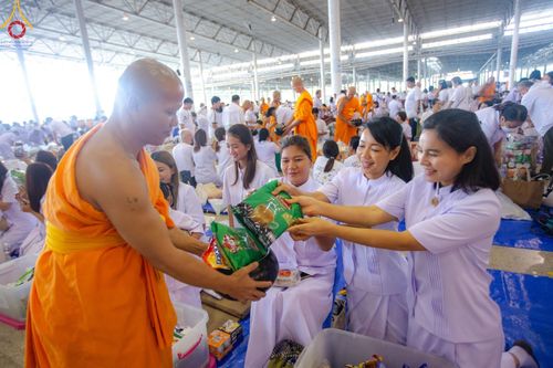 ภาพ No.137215:พิธีตักบาตร และปฏิบัติธรรม ในวันวิสาขบูชา วันพุธที่ 22 พฤษภาคม พ.ศ. 2567 ( วันพระขึ้น15 ค่ำ เดือน 6 ) ณ วัดพระธรรมกาย จ.ปทุมธานี