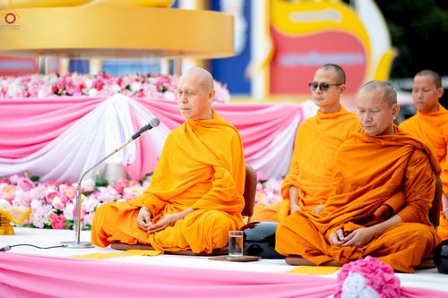 ภาพ No.241934:วันอาทิตย์ที่ 31 สิงหาคม พ.ศ. 2568 พิธีทำบุญแด่คณะสงฆ์ 122 รูป ฉลอง 121 ปี อำเภอคลองหลวง จ.ปทุมธานี เพื่อนำส่งช่วยเหลือคณะสงฆ์ 323 วัด 4 จังหวัดชายแดนภาคใต้ และช่วยเหลือประชาชนจากเหตุปะทะ แนวชายแดนไทย-กัมพูชา ณ บริเวณหน้าที่ว่าการอำเภอคลองหลวง 