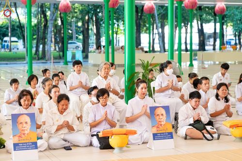 ภาพ No.159749:พิธีตัดปอยผมปลงผมนาคธรรมทายาท, พิธีบรรพชาอุปสมบทหมู่ โครงการอุปสมบทหมู่บูชาธรรม 140 ปี พระมงคลเทพมุนี (สด จนฺทสโร) ณ โบสถ์พระไตรปิฏก วัดพระธรรมกาย วันเสาร์ที่ 5 ตุลาคม พ.ศ. 2567