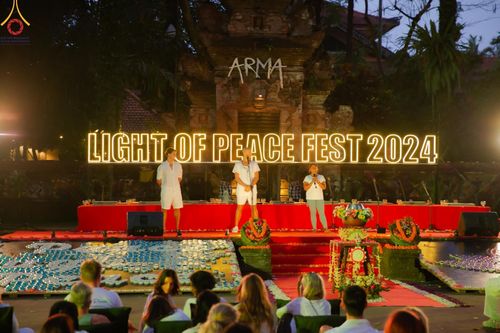 ภาพ No.156430:วัดพุทธบาหลีและวัดพระธรรมกาย จัดปฏิบัติธรรมนานาชาติ 1,151 คนจาก 78 ประเทศ ใน "วันสันติภาพสากล" ณ บาหลี อินโดนีเซีย วันเสาร์ที่ 21 กันยายน พ.ศ. 2567 เวลา 16.00-21.00 น. ณ พิพิธภัณฑ์ ARMA เมืองอูบุด จังหวัดบาหลี ประเทศอินโดนีเซีย