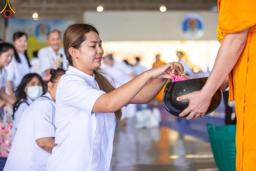 ภาพ No.126563:พิธีตักบาตร ในวันอาทิตย์ต้นเดือนที่ 3 มีนาคม พ.ศ. 2567 ณ บ้านแก้วเรือนทองคุณยายฯ วัดพระธรรมกาย