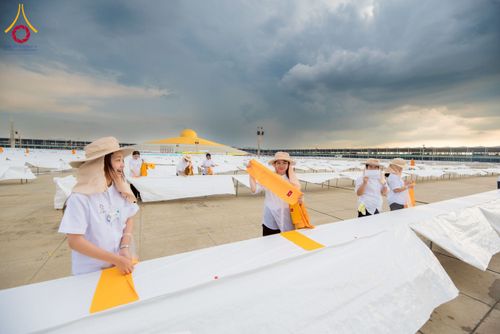 ภาพ No.217785:วันที่ 10-14 เมษายน พ.ศ. 2568 เจ้าหน้าที่อาสาสมัคร เตรียมงานวันคุ้มครองโลก ชุดที่ 2 วัดพระธรรมกาย จ.ปทุมธานี