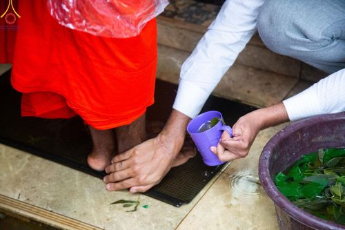 ภาพ No.140979:PhotoStory มหาศรัทธา ธรรมยาตราศรีลังกา EP.5 โครงการสยาม-ลังกา ธรรมยาตรา ฉลองเทศกาลวิสาขบูชาแห่งชาติ ศรีลังกา บูชาธรรม 80 ปีหลวงพ่อธัมมชโย เส้นทางจาก เมืองดัมบูลลา ไปยัง เมืองมาตะเล ตั้งแต่วันที่ 17-20 พฤษภาคม พ.ศ.2567