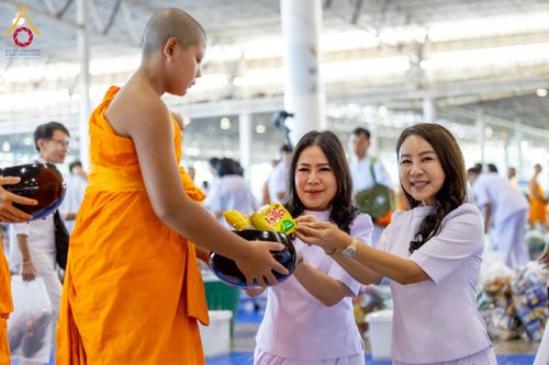 ภาพ No.277043:วันอาทิตย์ที่ 7 ธันวาคม พ.ศ. 2568 พิธีตักบาตรอาทิตย์ต้นเดือน ณ บ้านแก้วเรือนทองคุณยายฯ วัดพระธรรมกาย