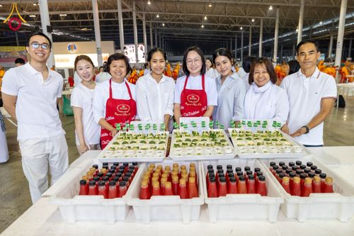 ภาพ No.204337:พิธีถวายภัตตาหารเป็นสังฆทาน แด่พระธรรมยาตรา ณ วัดพระธรรมกาย ตำบลคลองสาม อำเภอคลองหลวง จังหวัดปทุมธานี ในโครงการธรรมยาตรา กตัญญูบูชา มหาปูชนียาจารย์ พระมงคลเทพมุนี(สด จนฺทสโร) พระผู้ปราบมาร อนุสรณ์สถาน 7 แห่ง ปีที่ 13 วันที่ 31 มกราคม พ.ศ. 2568