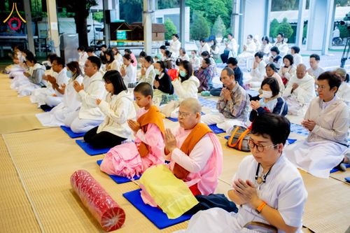 ภาพ No.194951:พิธีถวายภัตตาหารเป็นสังฆทาน แด่พระธรรมยาตรา ณ อนุสรณ์สถานมหาวิหารพระมงคลเทพมุนี (โลตัสแลนด์) อ.สองพี่น้อง จ.สุพรรณบุรี ในโครงการธรรมยาตรา กตัญญูบูชา มหาปูชนียาจารย์ พระมงคลเทพมุนี(สด จนฺทสโร) พระผู้ปราบมาร แห่ง ปีที่ 13 วันที่ 14 มกราคม พ.ศ.2568