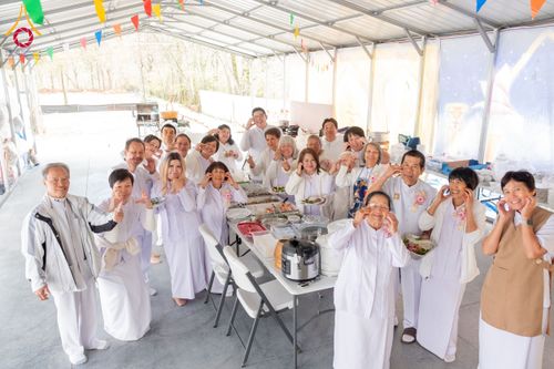 ภาพ No.135518:พิธีเจริญพระพุทธมนต์สมโภช แก้วบรมจักรพรรดิรัตนอนันต์ สถาปนาอาคารปฏิบัติธรรม แก้วธรรมชัยรัตนอนันต์ บูชาธรรมเนื่องในโอกาสอายุวัฒนมงคล 80 ปี หลวงพ่อธัมมชโย (22 เมษายน พ.ศ. 2567) วันพุธที่ 3 เมษายน พ.ศ. 2567 ณ วัดพระธรรมกายเทนเนสซี ประเทศสหรัฐอเมริกา