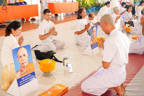 ภาพ No.133955:พิธีขอขมามอบผ้าไตร โครงการบรรพชาสามเณร ศูนย์อบรมวัดพระธรรมกาย ณ วัดพระธรรมกาย วันเสาร์ที่ 6 เมษายน พ.ศ. 2567