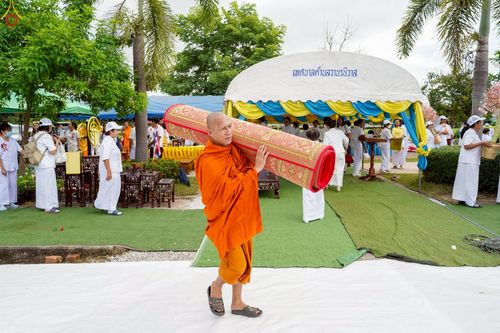 ภาพ No.229899:วันพฤหัสบดีที่ 26 มิถุนายน พ.ศ. 2568 พิธีตักบาตรพระ 1,165 รูป ฉลองก่อตั้งเมืองวานรนิวาส ครบรอบ 164 ปี ณ ถนนวานรนิวาส-อากาศอำนวย อ.วานรนิวาส จ.สกลนคร