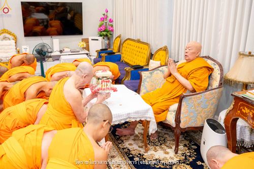 ภาพ No.342136:วันศุกร์ที่ 31 กรกฎาคม พ.ศ.2569 พระภิกษุวัดพระธรรมกาย ทำวัตรพระผู้ใหญ่เนื่องในวันเข้าพรรษา