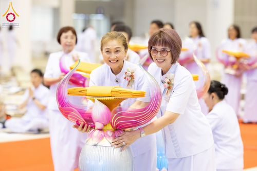 ภาพ No.215647:วันอาทิตย์ต้นเดือนที่ 6 เมษายน พ.ศ. 2568 ขบวนอัญเชิญผ้าป่าสมทบ มหาสังฆทาน 40,000 กว่าวัดทั่วประเทศ ณ สภาธรรมกายสากล วัดพระธรรมกาย