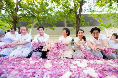 ภาพ No.304014:วันที่ 25 มกราคม พ.ศ. 2569 พิธีต้อนรับพระธรรมยาตรา  รร.สามัคคีราษฏร์บำรุง-วัดพระธรรมกาย ในโครงการธรรมยาตรา กตัญญูบูชา มหาปูชนียาจารย์ พระมงคลเทพมุนี(สด จนฺทสโร) พระผู้ปราบมาร อนุสรณ์สถาน 7 แห่ง ปีที่ 14